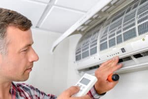¿Cómo instalar un aire acondicionado? Mejor confía en un profesional.
