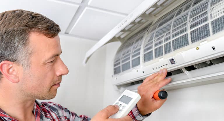 ¿Cómo instalar un aire acondicionado? Mejor confía en un profesional.
